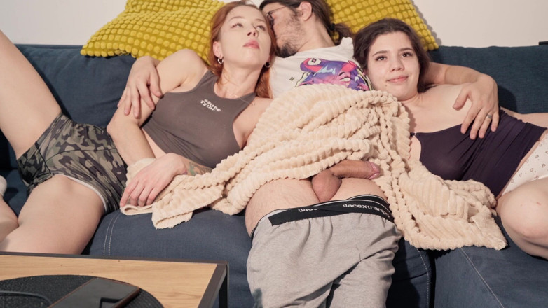 Mollykit: Tajemství před nevlastními sestrami při sledování televize