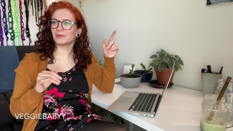Veggiebabyy: Boss Turns Into Pantyhose Homewrecker