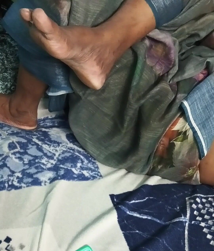 Pig pussy: Nattukattai tamilische tante auf bett