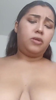 Nalgona precisa de um pau na bunda apertada