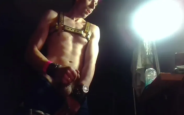 Sexy possum: Bustin a Quick Nut in Creepy Tweaker Garage