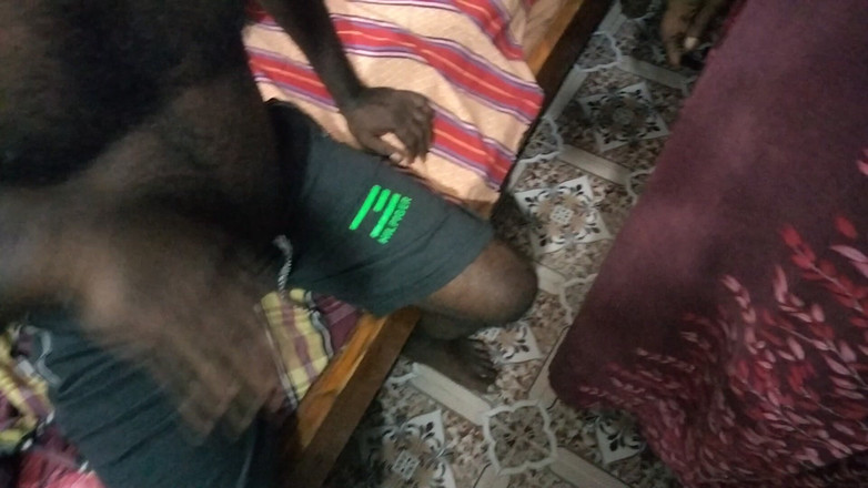 Tamil lesbian: Грязные разговоры о секс-видео