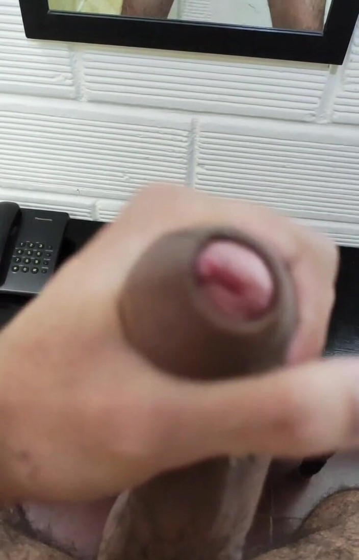 Camilo Brown: Розбиття горіха після душу