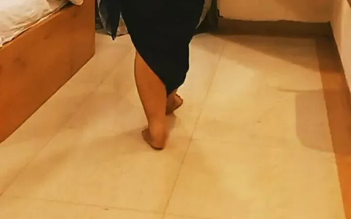SameerPhunk: Indian Chubby Girlfriend Walks in Slow Motion, Sensually Showing Her...