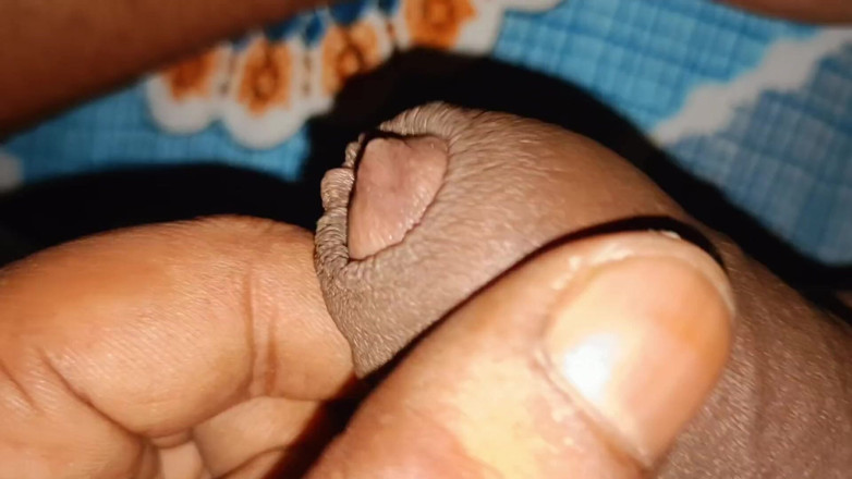 Catchybusty: Silent Lover Checking Out His Chubby Bhabhiji