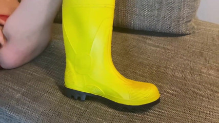 Jenny-Cum84: Szarpnij moje gumowe buty!