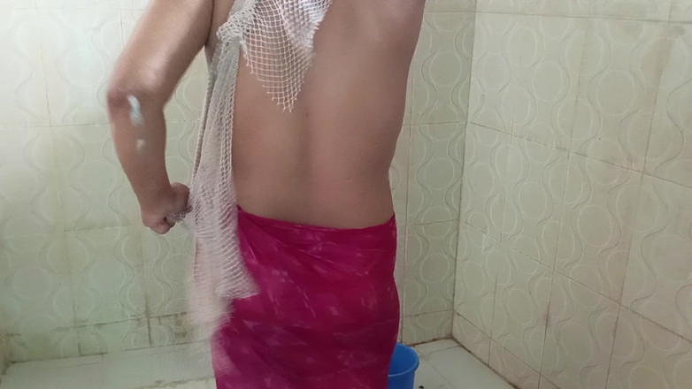 Sumahomesex: Bhabhi wechselt ihr kleid in der hotelwaschküche