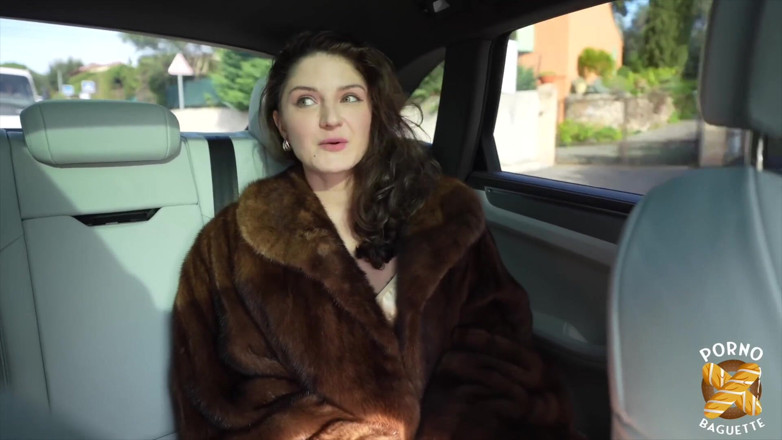 Porno Baguette: Francesca, Horny Brunette, Loves Hardcore Sexe