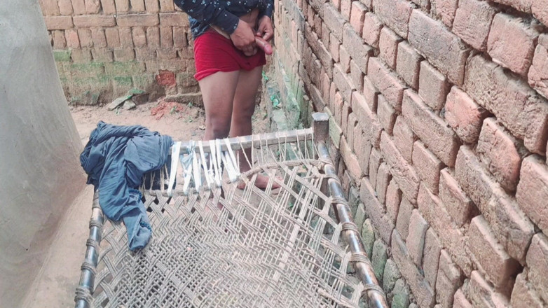 Trilokinath: Curvă indiană în aer liber în are parte de futai în pizdă de...