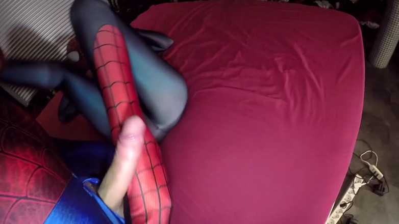 Nylon Xtreme: Natacha Guapa este ejaculare înăuntru cu Spidergirl Zentai