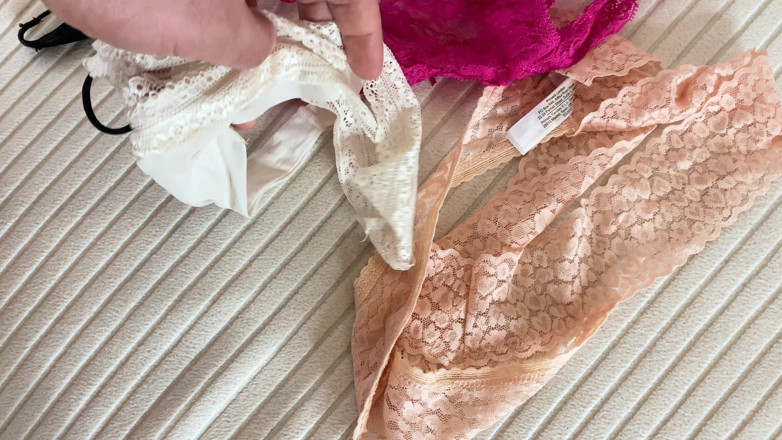 CumInMyMouthBaby: Ejaculare înăuntru în timp ce freacă pizda mamei vitrege prin chiloți - Nu...