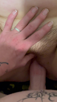 Chica trans y su mujer te hacen un vídeo queer