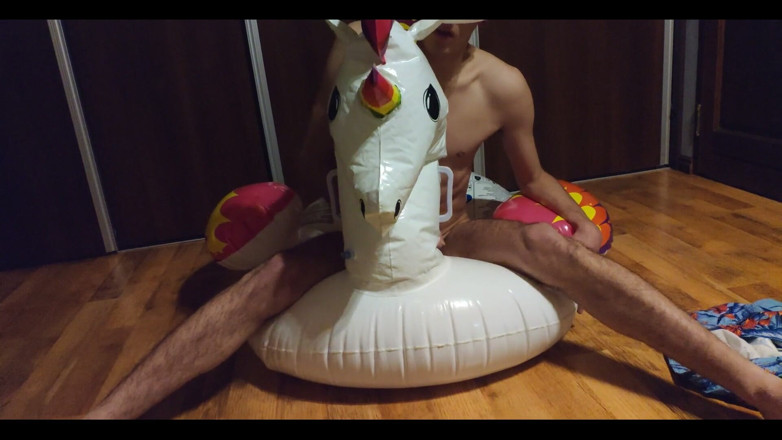 Floatie Boy: Torr puckel på min uppblåsbara enhörning