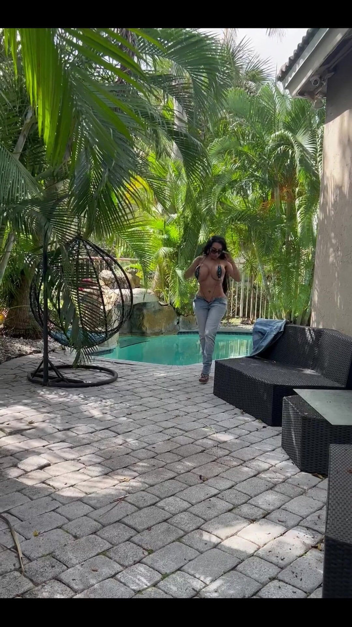 Anakaliyah: Thong Thursday