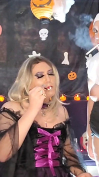 Sacrilegious Smoke Misty120 cadıyı ve rahibenin şehvetini körükliyor