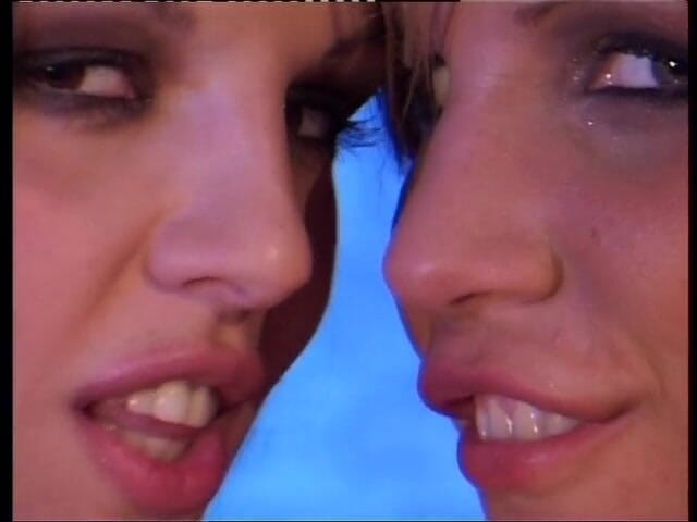 Lesbian Illusion: Sul tavolo da biliardo c'è spazio per due splendide lesbiche...