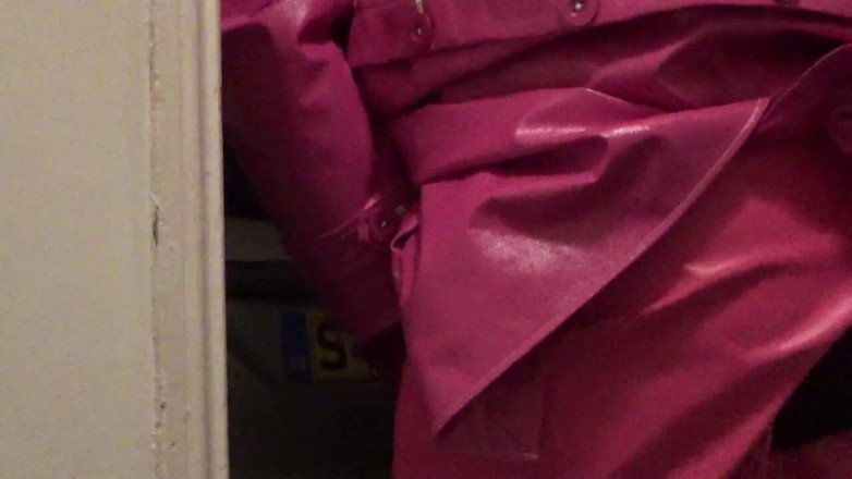 Leather Kirsten: Masturbándose en cuero