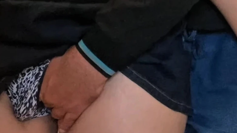 Niki studio: Ho lasciato che uno sconosciuto mi sditalina la figa in...