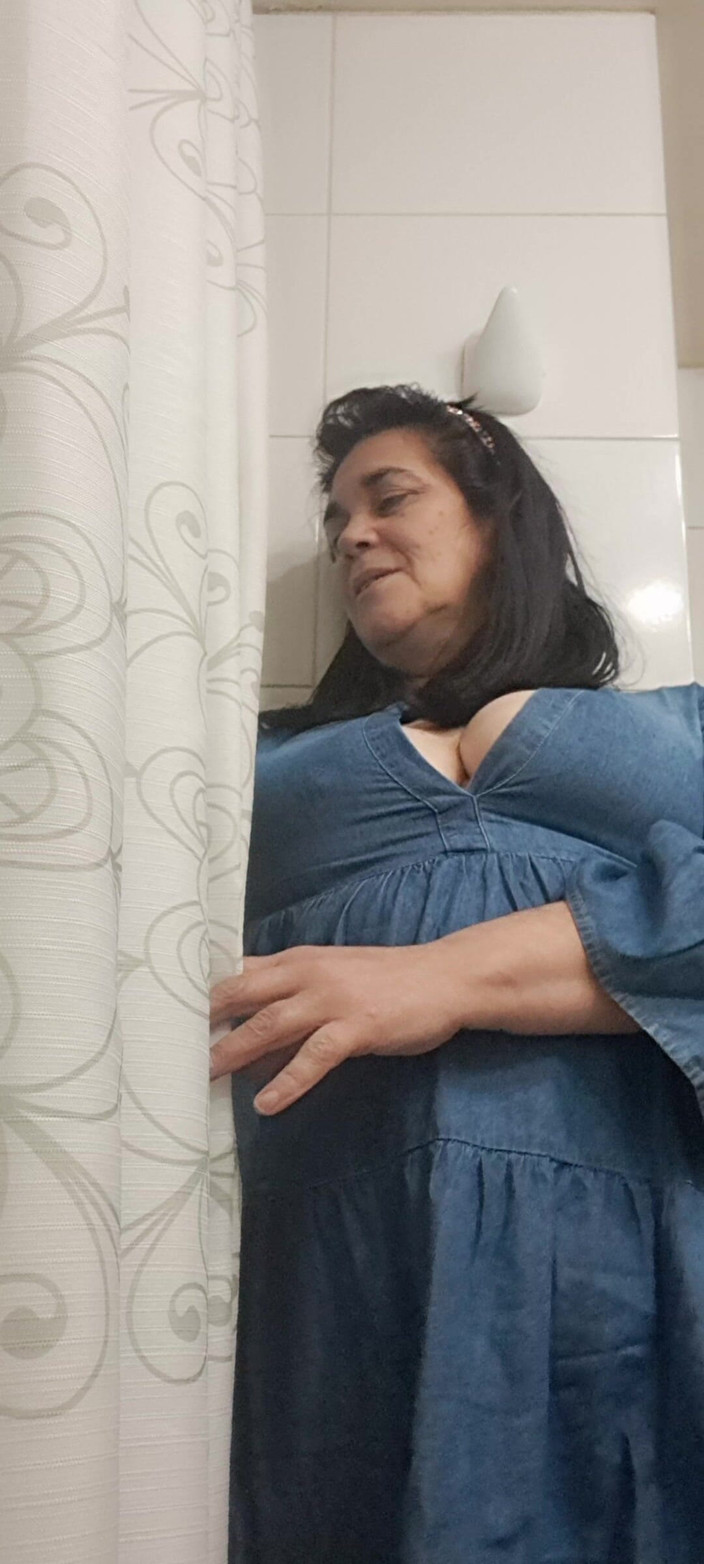 Mommy big hairy pussy: Im badezimmer, du willst mich sehen, ich bin heiß