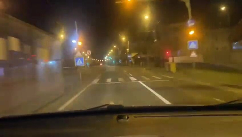 Step Mommy: Perverzní manželka dává taxikáři footjob