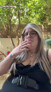 BBW MILF Brasileira Em Ritual Matinal De Chainsmoking Ao Ar Livre Com Parliament Longs