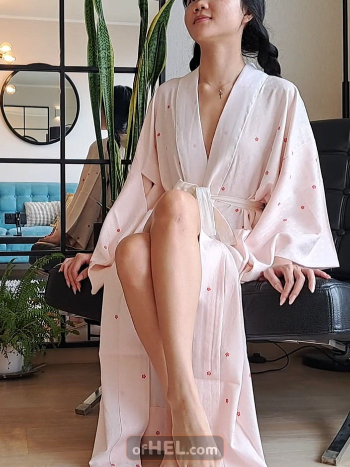 Girls of Hel: 写真家が小柄なアジア人モデルと撮影中にセックス