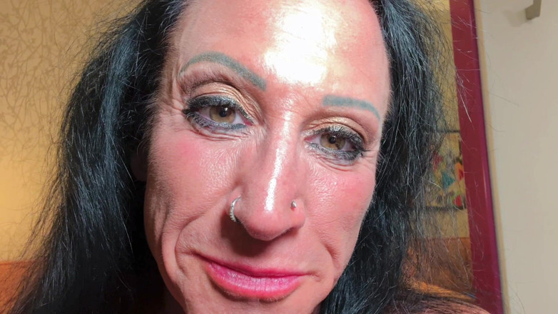 Kandylegsxxx: Urodziny Pożeranie: Femdom mama zjada bezpłodne cucks do urodzenia Superior...
