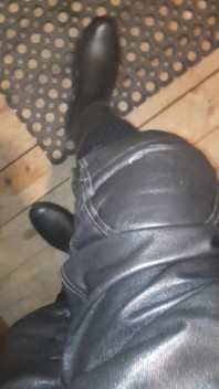Rubberboots and Leatherpants on Ice