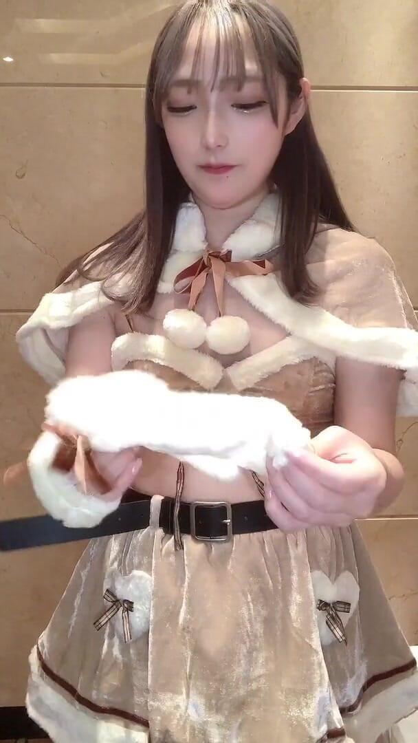MilkyUni: Cosplayers weihnachts-live-ankleiden