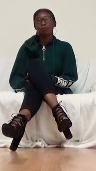 Negra nerd ama sua buceta cheia de porra