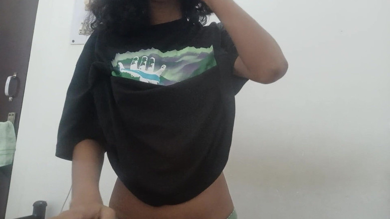 desigirl93: Mladá dívka škádlí s malým zadkem