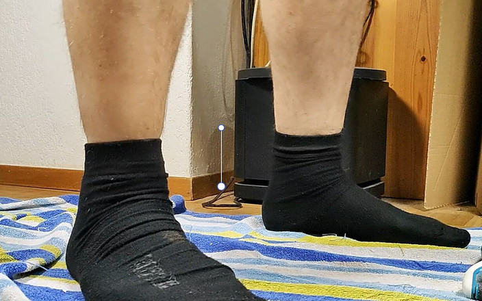 ChubbyDaddyBearLuka: Pappa Fett Björn Torkar Smutsiga Fötter Naken Med Maskin