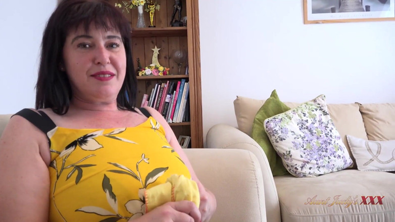 Aunt Judy's XXX: Auntjudysxxx - büyük memeli üvey sataşman Janey yarağını emiyor