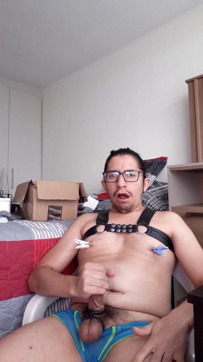 littlelatinhunter: Я хочу стискати ці соски, у мене все більше і більше. Раб, щоб допомогти мені?