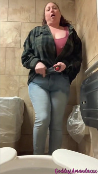 Curvy Brunette Going to the Toilet Four Times