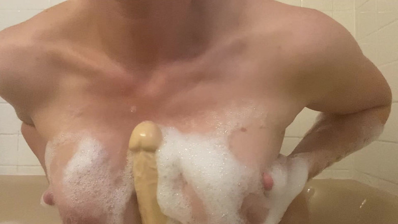 Sarah Passions: Kongkek tetek dalam tab mandi dan membentangkan pantat dan kongkek...