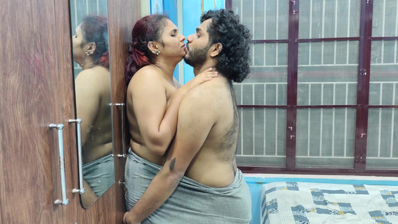 Vaigavarun45: Cuplu nud sărut gâtUl Kiss Lip Lock și frecare de corp în...