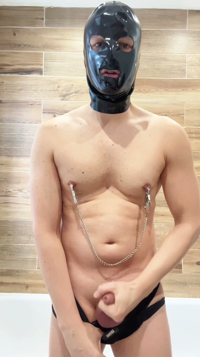 Maskedsinner: Nipple Play with Extreme Clamps
