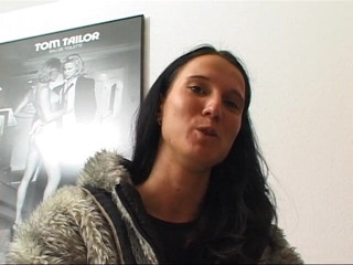 German Classic Porn videos: Mama vitregă cu păr corb în prima ei audiție