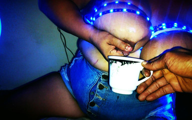 PABLO N3GROBAR: Sütünü ve sütümü yutuyor... Milk Queen tam 4k