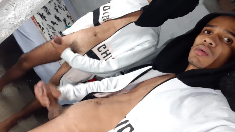 vergar4_daviid: Estudante fica com tesão e se masturba