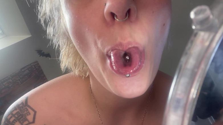 Glitterqueen1999: Tour de la bouche, uvula, amygdales, dents, contrôle de la...