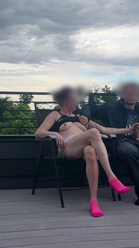Dickflash çatı kafe macerası içine boşalma