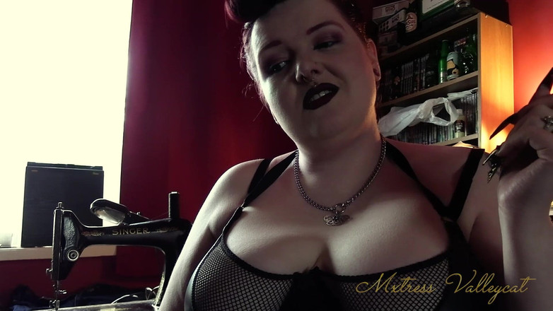 Mxtress Valleycat: Золоте поклоніння нігтям на шпильці