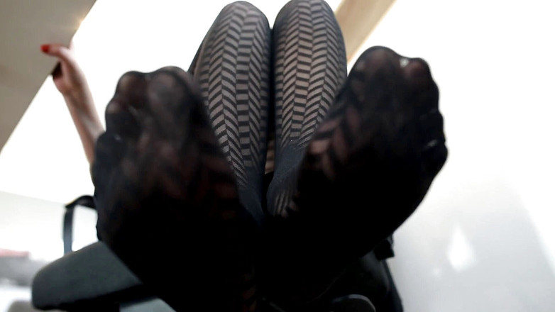 Czech Soles - foot fetish content: Bos dominasi kantor kejam pakai stoking