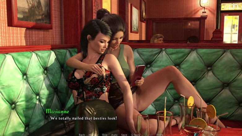 TransLure: Marianne lagi asik ngusap memeknya di kaki jane dan tetangga...