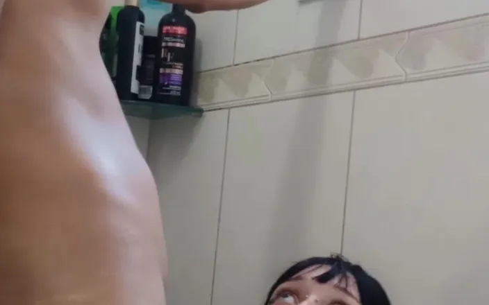 QroZne Studios: Pompino in bagno