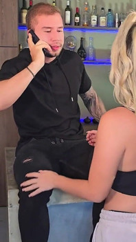 Gorąca kolumbijska blond macocha Tatiana Alvarez rucha Briana Evansxa w kuchni