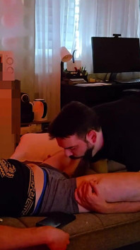 Un străin heterosexual întâlnit la o aplicație de întâlniri, încearcă și mă suge de data asta