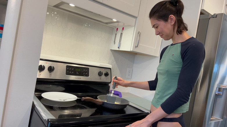 Ms_Emmy_Lynn: प्रेमिका: तले हुए अंडे बनाना